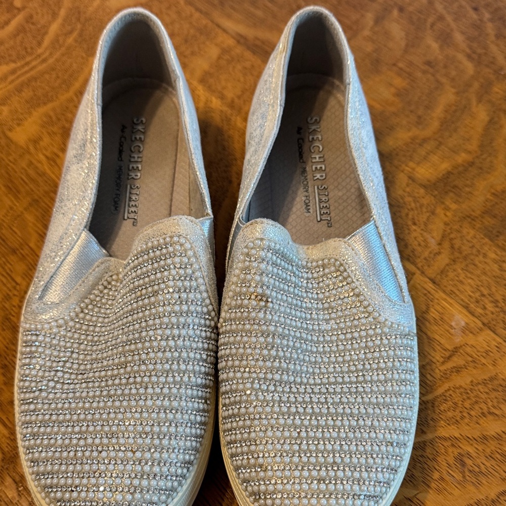 (S-9) Skechers Women's Sparkling Silver Slip-On Sneakers Size 7